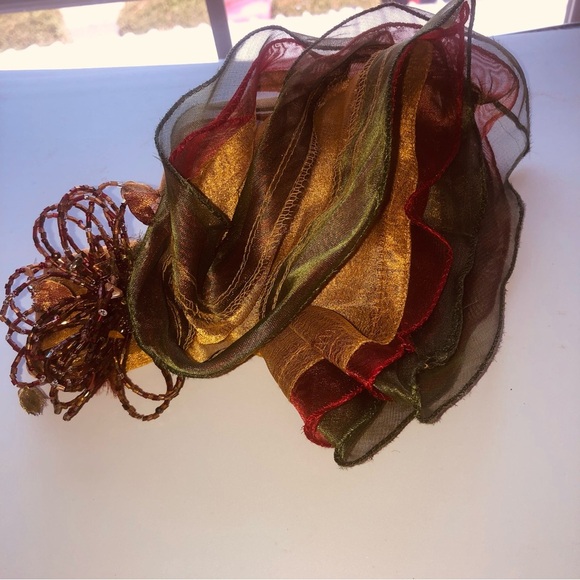 A Basket with four napkins and napkin holders, delicious looking colours - Picture 5 of 12
